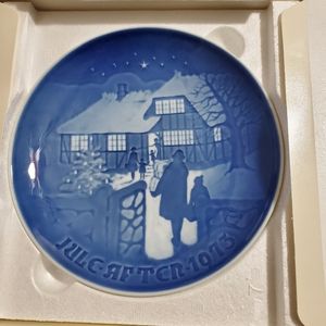 B&G COPENHAGEN 1973 CHRISTMAS PLATE COLLECTION.  BLUE AND WHITE WITH BOX.